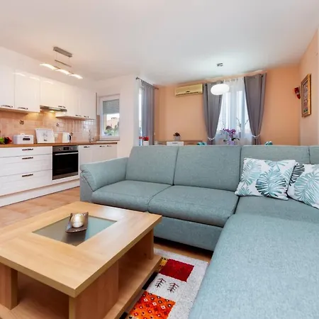 Deluxe Apartment *